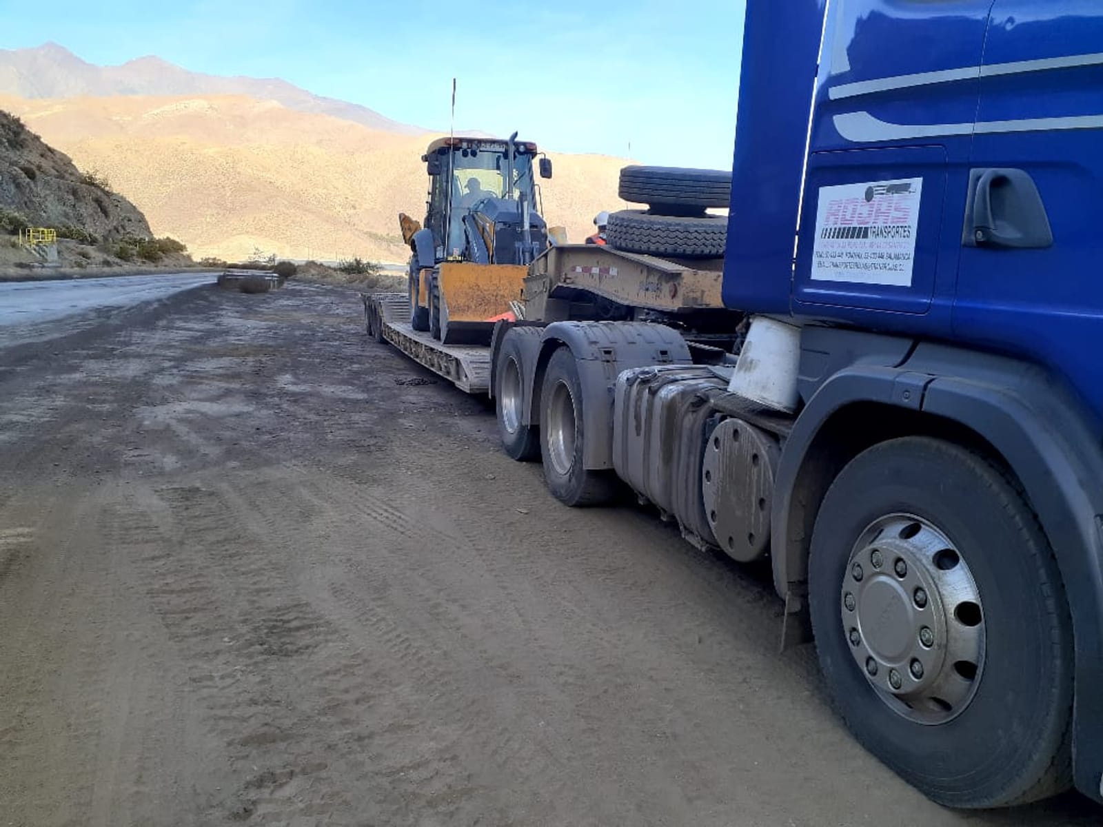 Transporte de maquinaria por el Valle del Choapa